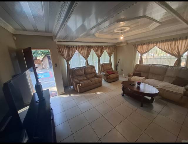 5 BEDROOM HOUSE FOR SALE IN AMANDASIG